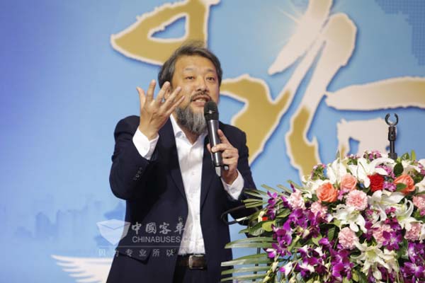 重慶交通大學公共交通學者王健在論壇上演講
