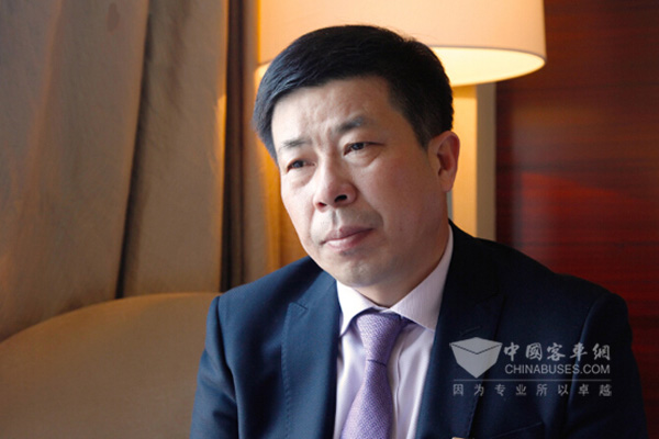 人大代表李祥斌:財政要補貼新能源公交