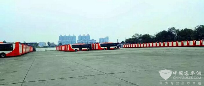 【猜一猜】能分析、會(huì)計(jì)算，還搭載機(jī)器人的300臺(tái)純電動(dòng)客車(chē)將去哪里？