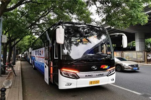 “國車”金龍 20年護航兩會