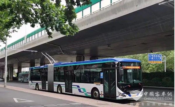 凱博易控 無軌電車 集電架 自動升降