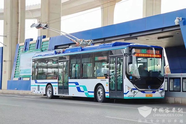 凱博易控 無軌電車 集電架 自動升降