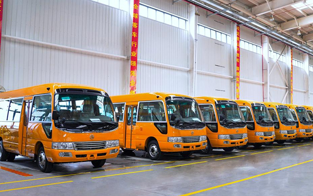 二手校車成“神助攻” 金旅100輛考斯特校車進軍阿曼