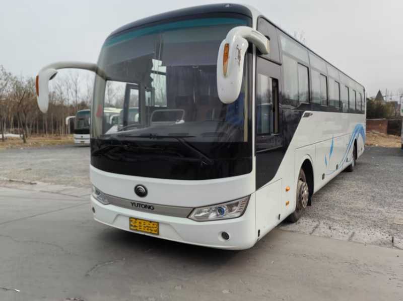 2015年12月多臺(tái)非營(yíng)運(yùn)55座宇通6125油混車(chē)