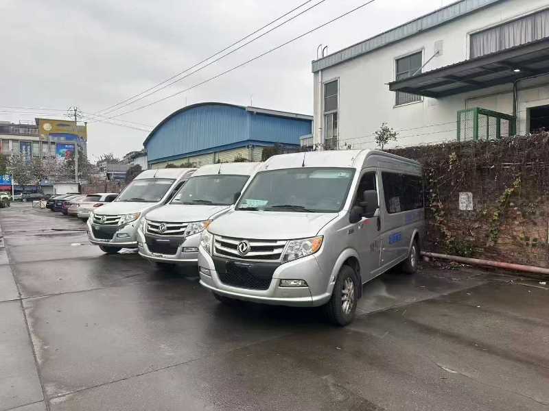 2020年11月 一批國(guó)五柴油9座藍(lán)牌東風(fēng)御風(fēng)營(yíng)運(yùn)車(chē)