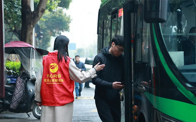 成都公交新開276A路 “點(diǎn)對(duì)點(diǎn)”解決通勤“最后一公里”