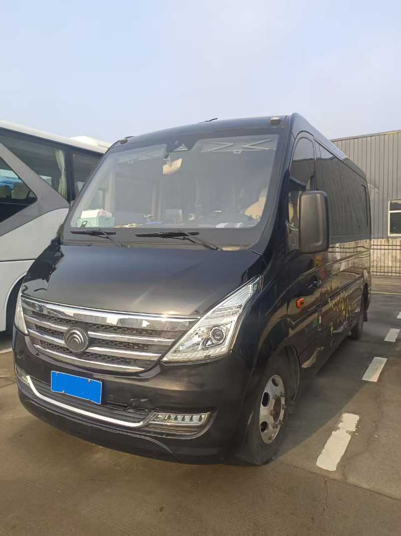 2020年12月上牌9座藍(lán)牌小型宇通6601商務(wù)營(yíng)運(yùn)車
