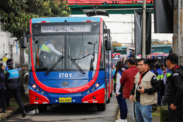 中國宇通雙源無軌電車首次駛入厄瓜多爾首都