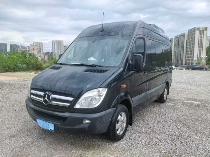 2017年1月 非營運9座藍牌小型奔馳凌特商務(wù)車