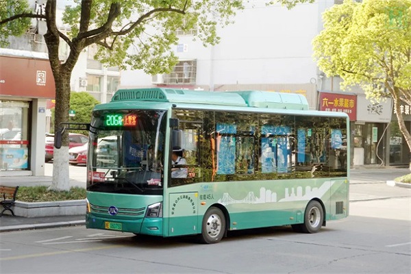 安凱純電動客車駛入“兩山”發(fā)源地 助力安吉城鄉(xiāng)高質量發(fā)展