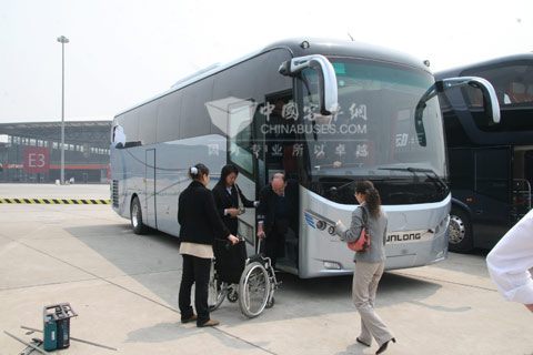 “這車對(duì)我們殘疾人很方便！”