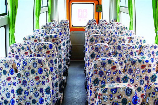 海格KLQ6756XQE5B小學生專用校車（柴油國五24-40座）