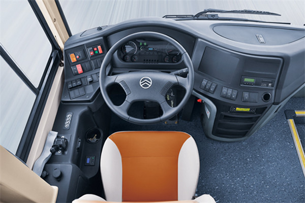 金旅XML6102JEV60客車(chē)（純電動(dòng)24-52座）