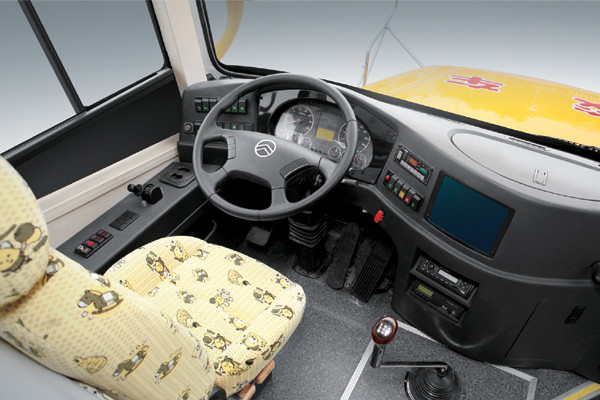 金旅XML6101J15ZXC中小學(xué)生專用校車(chē)（柴油國(guó)五24-52座）