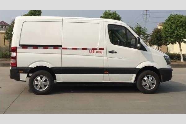 東風(fēng)EQ5040XXYBEV廂式運(yùn)輸車(chē)（純電動(dòng)3座）