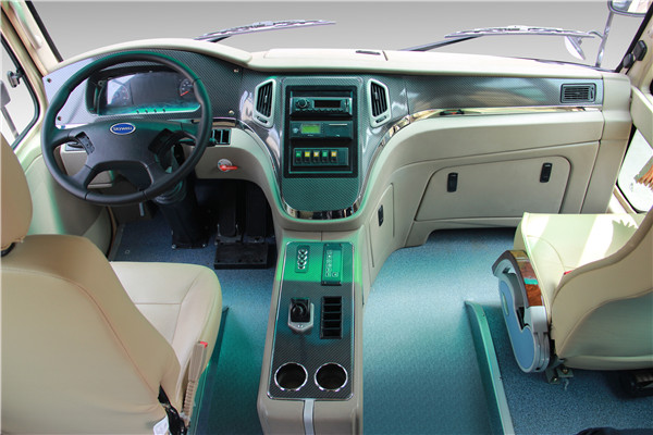南京金龍NJL6806EV1客車（純電動(dòng)24-31座）