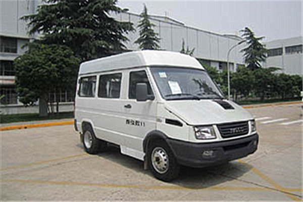 南京依維柯NJ6485ACY客車（柴油國(guó)五10-13座）