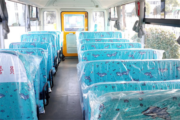 華新HM6700XFD5XN幼兒專(zhuān)用校車(chē)（柴油國(guó)五30-38座）