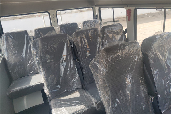 南京依維柯NJ5046XGCZA斗式工程車（柴油國(guó)六10-13座）