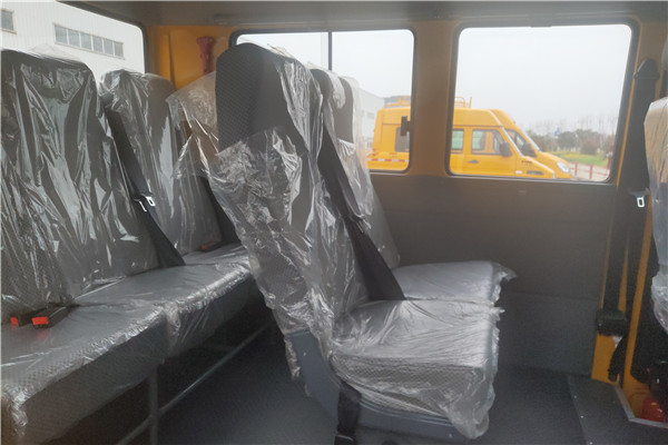 南京依維柯NJ5046XGCZA斗式工程車（柴油國(guó)六10-13座）